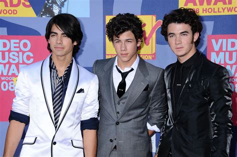 jonas brothers ages